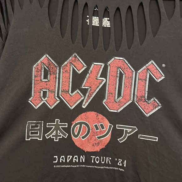 Vinyl Icons x Torrid AC/DC tour shirt with destruction - Picture 2 of 4